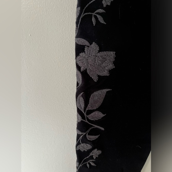 Yummie Black Leggings With Floral Detail - Picture 3 of 8